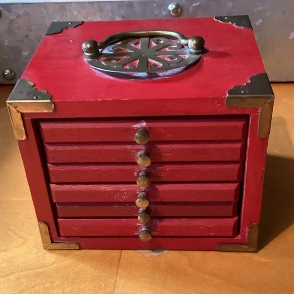 Vintage-Inspired Red coaster Organizer with Brass Details - Picture 1 of 6